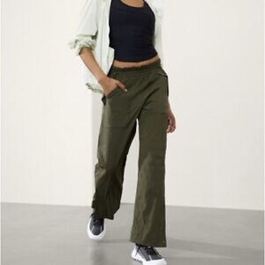 Athleta Trekkie High Rise Straight Leg Parachute Pant in Aspen Olive